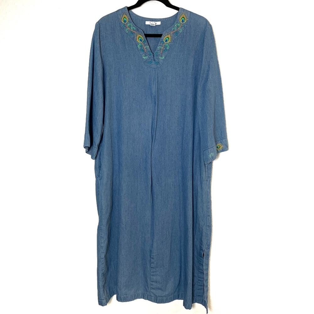 Go‎ Softly Patio Maxi House Dress Denim Medium Embroidered Peacock Detail Zipper